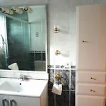 Costa, Cerca De La Playa Y Comercios. Apartamento *