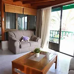 Costa, Cerca De La Playa Y Comercios. Costa Teguise