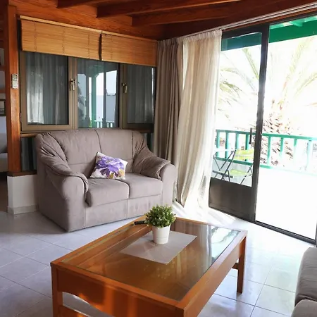 Costa, Cerca De La Playa Y Comercios. Costa Teguise