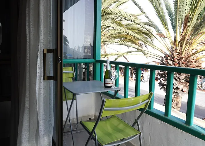 Costa, Cerca De La Playa Y Comercios. Apartment