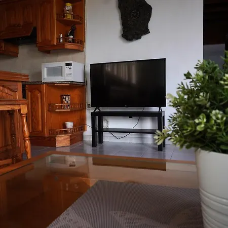 Costa, Cerca De La Playa Y Comercios. Apartamento