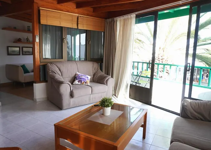 Costa, Cerca De La Playa Y Comercios. Costa Teguise