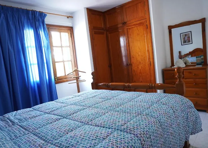 Costa, Cerca De La Playa Y Comercios. Apartamento